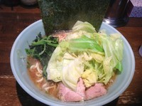 「中盛ラーメン＋キャベツ　900円」@家系ラーメン 桂家の写真