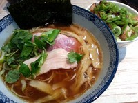 「【気まぐれ限定】フィッシュマンズ＋地鶏の塩焼き丼」@中華そば 四つ葉の写真