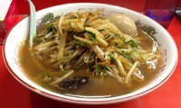 「醤油味辛タンメン(手もみ平打ち麺)＋味玉」@ラーメン三浦の写真