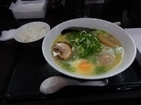 「そら塩らーめん＋味玉＋半ライス(無料)」@らーめん そら 炭火焼の写真