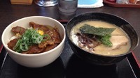 「豚骨ラーメン＋牛肉丼(600円＋500円)」@喜奴屋の写真