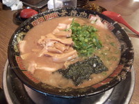 「とんこつラーメン」@無鉄砲 大阪店の写真