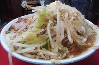 「小ラーメン豚入り ￥600 ニンニクヤサイカラメ」@ラーメン二郎 目黒店の写真