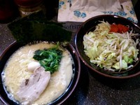 「ラーメン+もやきゃべ ￥750」@横浜家系ラーメン 鶴見家の写真