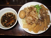 「肉盛りつけ麺並780円＋無料の肉増し、味玉、メンマ増し」@魁 肉盛りつけ麺 六代目けいすけの写真