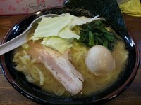 「豚骨醤油らあめん（中）　＋味玉：クーポン」@らあめん 寸八 総本店の写真