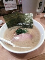 「学生セット（ラーメン硬め味濃い目脂多め）」@横浜ラーメン 味濱家 神戸本山店の写真