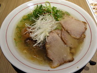 「山の塩（味玉入）」@ラーメン 元元 松井山手店の写真