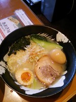 「こくまろ(久久)690円 味玉100円  (水餃子、ライス)」@こくまろ鶏らーめん 久久の写真