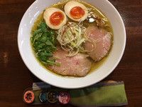 「塩らーめん＋味玉」@らーめん 香澄 阿波座本店の写真