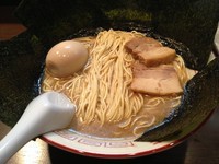 「大盛中華ソバ（玉ネギ抜き）＋味玉＋のり、780円＋各100円」@中華ソバ 伊吹の写真