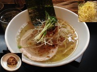 「塩の青唐辛痛麺(並) + 焼きおにぎり」@麺や 勝治の写真
