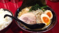「味噌ラーメン＋味付けタマゴ＋ライス(並)」@横浜家系ラーメン 淵野辺 大和家の写真