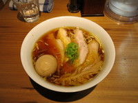 「チャーシュー醬油ラーメン＋味付玉子：900円＋100円」@ラーメン屋 トイ・ボックスの写真