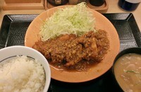 「鶏の唐揚げキーマカレー定食\724」@かつや 浅草店の写真