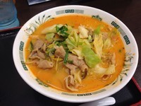 「モツ野菜ラーメン + 半ライス」@日高屋 横須賀中央店の写真