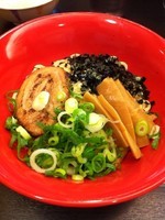 「まぜそば７００円＋ライス大盛り」@京都銀閣寺 ますたにラーメン 日本橋本店の写真