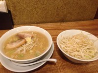 「濃厚とんこつ醤油 野菜特盛 ¥680」@麺家 徳 アトレ川崎店の写真