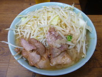 「ラーメン（脂）　７００円」@ラーメン二郎 池袋東口店の写真