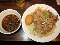 「肉盛りつけ麺並780円＋肉増し220円＋無料味玉」@魁 肉盛りつけ麺 六代目けいすけの写真