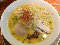 「濃厚鶏ソバ（白）＋浅野さん家の煮玉子」@濃厚鶏ソバ 怪人二十面相の写真