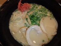 「半チャンラーメンセット(860円)(硬め)他」@とんこつラーメン屋台 福岡空港の写真