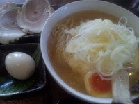 「たっぷりチーズの琥珀そば＋半熟玉子」@自家製麺 琥珀の写真