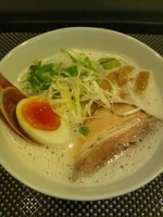 「鶏白湯ラーメン」@Fine Tuned Ramen with Music Bee Hiveの写真