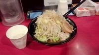 「ラーメン小650円　野菜1/3全増し」@麺や 唯桜の写真