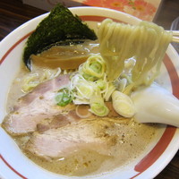 「らーめん 650円（太麺・大盛無料三割増量）」@ラーメン長山の写真