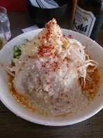 「赤ラーメン、ギトギト、カチ盛り、ニンニク」@骨太味覚の写真