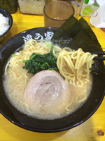 「ラーメン（ランチ、麺大盛り、ライス無料）」@横浜家系ラーメン 違う家の写真