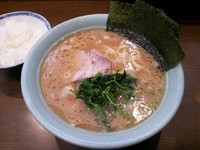 「ラーメン（中）＋ライス小　750＋100円」@寿々㐂家の写真