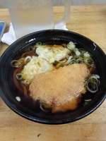 「天ぷら小2ヶうどん（レンコン・ハムカツ）370円」@立喰そば・うどん ふじの写真