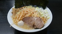 「塩豚骨ラーメン(濃いめ・硬め)＋白髪ネギ(クーポンサービス)」@松壱家 藤沢本店の写真