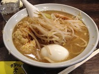 「そば + ゆで玉子」@豚そば 秀吉の写真