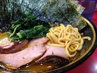 「ラーメン（640円）+海苔（60円）オオメカタメ」@家系総本山 ラーメン吉村家の写真