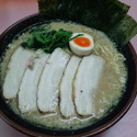 チャーシュー麺中盛り(固め・背脂増し)900円