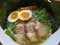 「特製香味徳白（大盛り　無料）」@牛骨ラーメン 香味徳 高田馬場店の写真