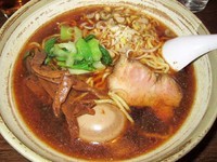 「黒濃ラーメン　650円＋煮玉子　100円」@しゅうまい屋の写真