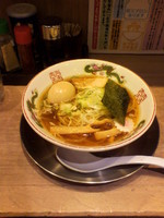 「昔ながらの中華そば＋味玉（580円）」@舎鈴 エキュート赤羽店の写真