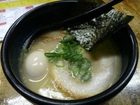 「とんこつらうめん　＋味玉：サービス券」@けん軒の写真