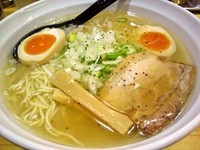 「焦がし牛塩らぁめん」@らーめん つけ麺 春樹 日暮里店の写真