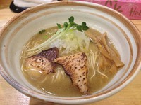 「鰤らあめん（醤油）＋鰤のお刺身、680円＋490円」@めんや 正明の写真