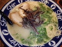 「shin-shinセット(880円)(硬め)生ビール」@博多ラーメン ShinShin 博多デイトス店の写真