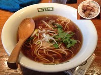 「素（醤油） + 昼のごはん（肉のせミニごはん）」@戸越らーめん えにしの写真