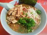 「肉肉すきトンラーメン 830円」@ラーメン山岡家 福島矢野目店の写真