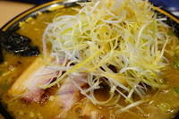 「ネギラーメン（大盛）」@天然豚骨醤油 らーめん玉 超大吉 上野店の写真