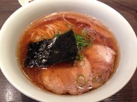 「醤油らぁ麺」@支那そばや 本店の写真