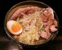 「ラーメン豚（ニンニク・カラメ）\750」@麺や 希 御徒町店の写真